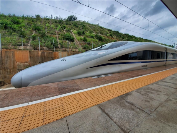 “麗江文化旅遊列車”京昆線高鐵專列