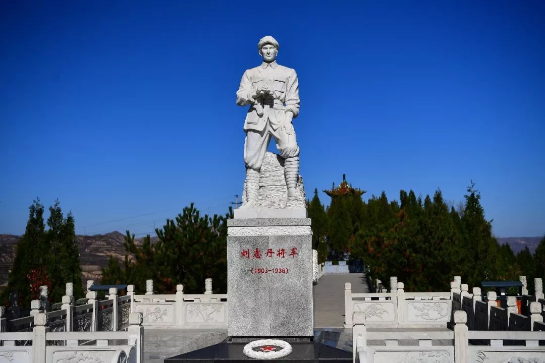 <font color='FF1940'>劉志丹将軍殉難地(land)在(exist)柳林，你知道嗎？</font>